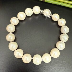 Natural Freshwater Cultured Pearl Knotted Pearl Clasp Bracelet 32.1g.
